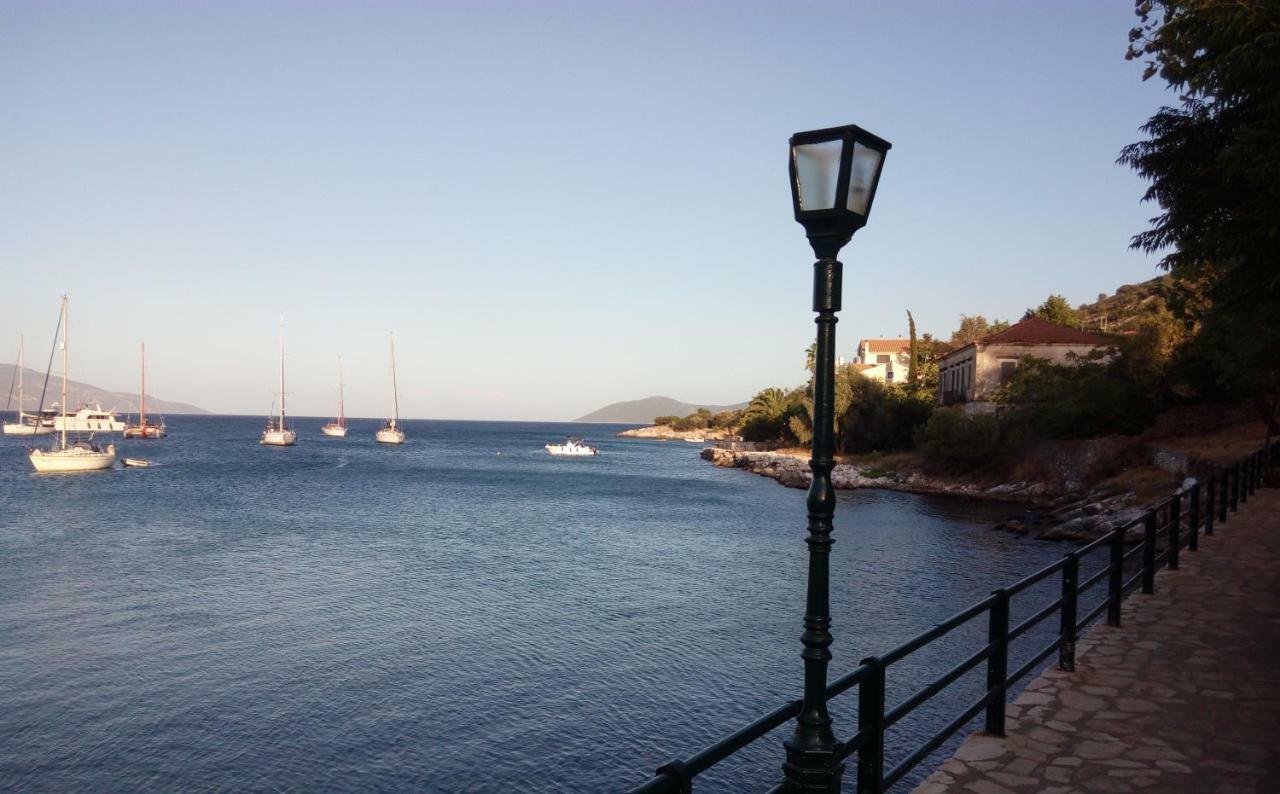House With Garden Near The Sea Apartment Agia Efimia Bagian luar foto