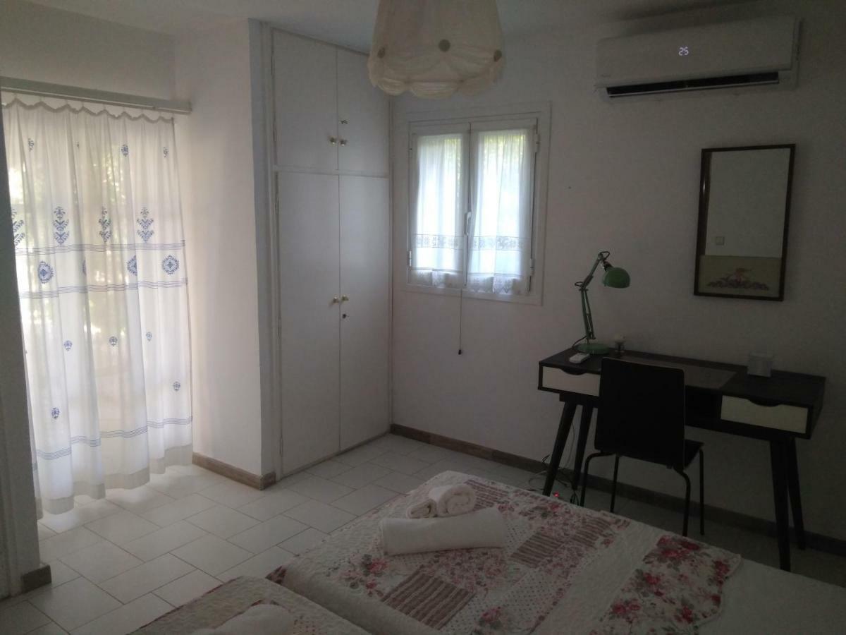 House With Garden Near The Sea Apartment Agia Efimia Bagian luar foto