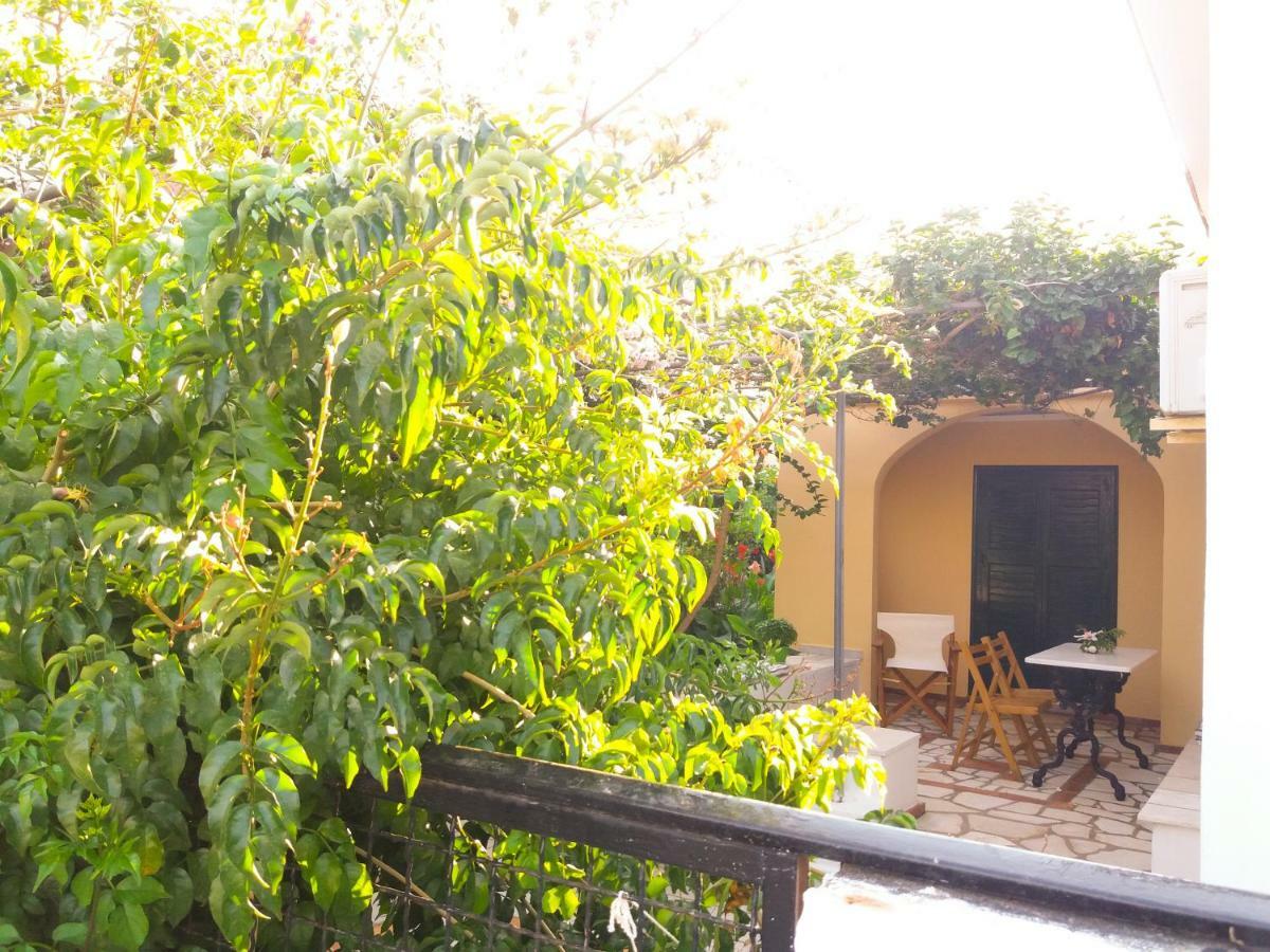 House With Garden Near The Sea Apartment Agia Efimia Bagian luar foto